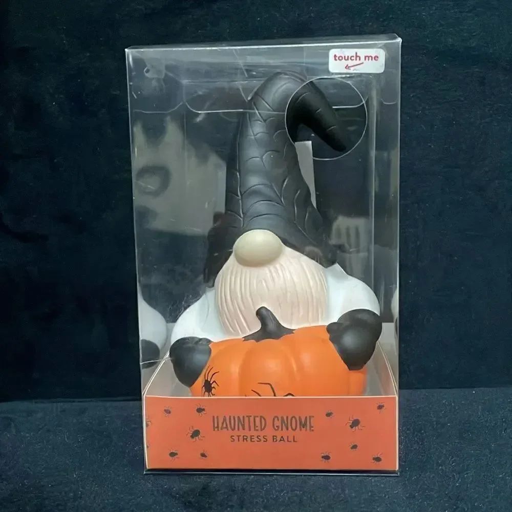New in package Eccolo Halloween spooky haunted garden gnome holding pumpkin